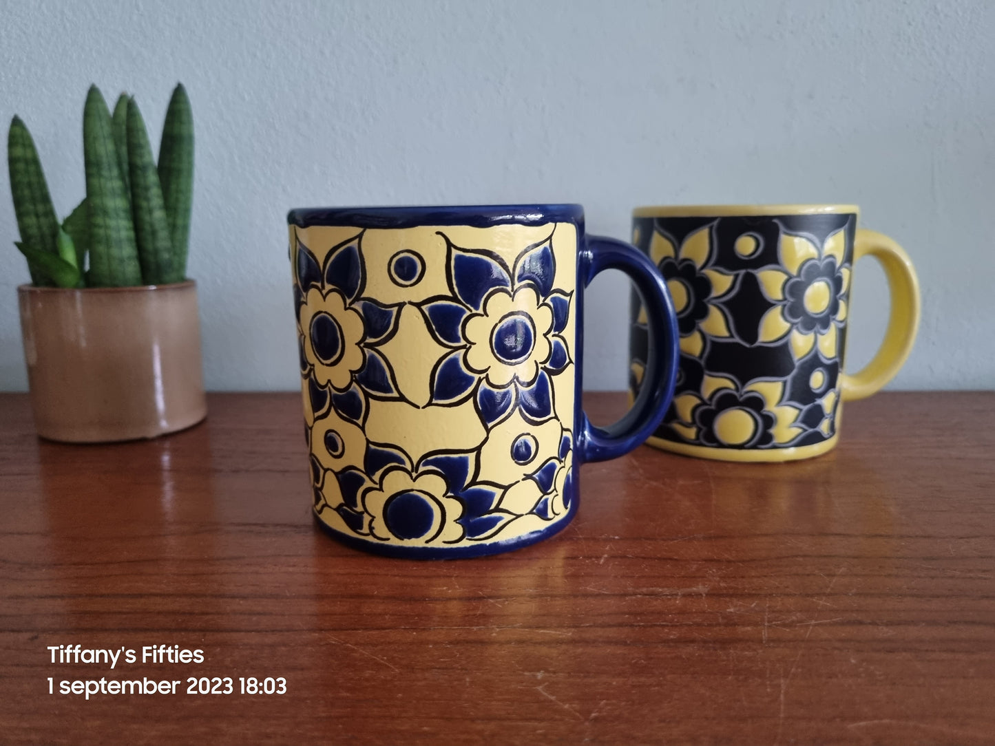 Set 2 vintage mokken geel-blauw