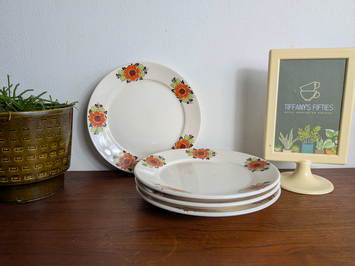 Ontbijtbord DDR met retro oranje bloemendecor