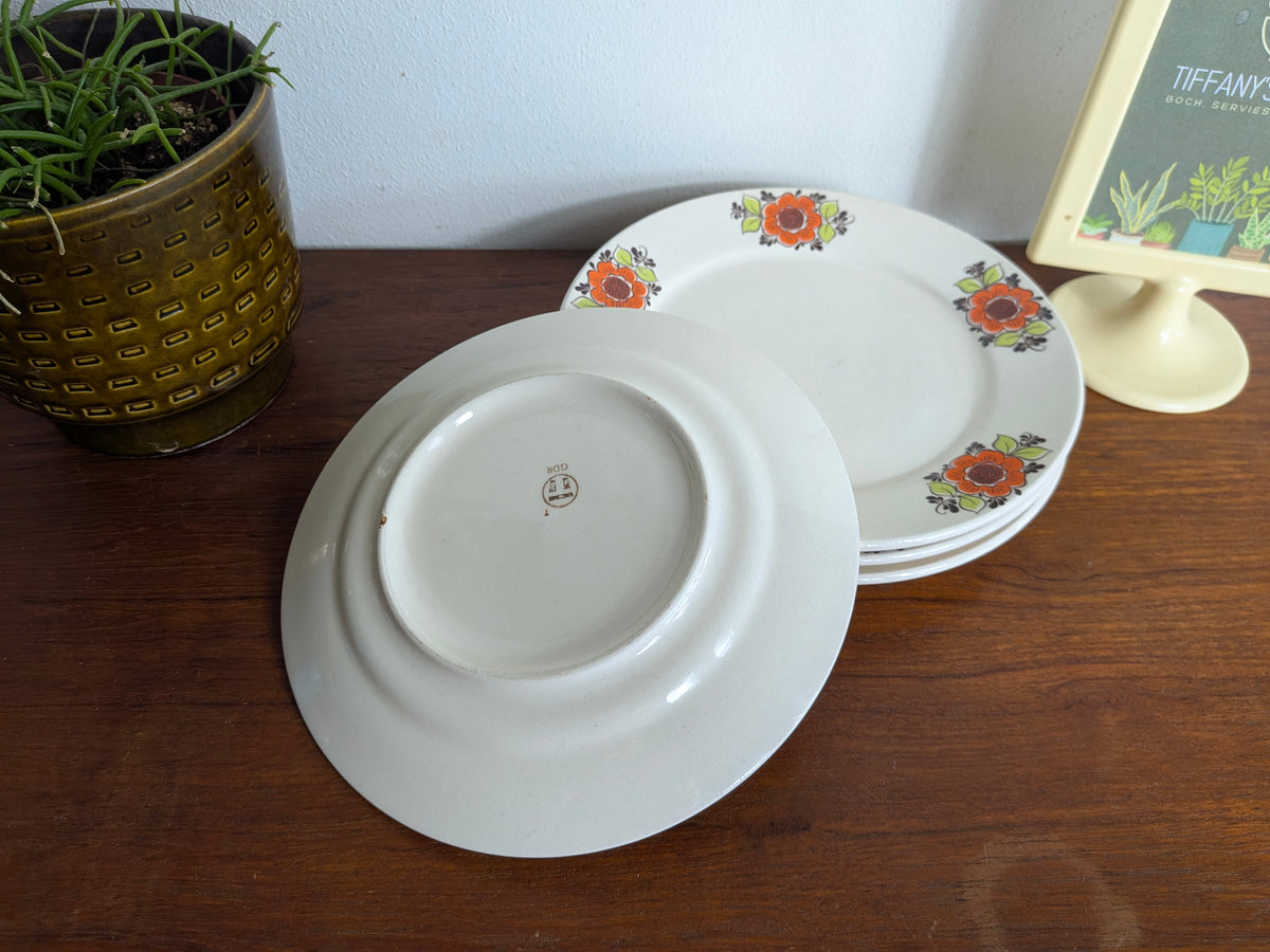 Ontbijtbord DDR met retro oranje bloemendecor