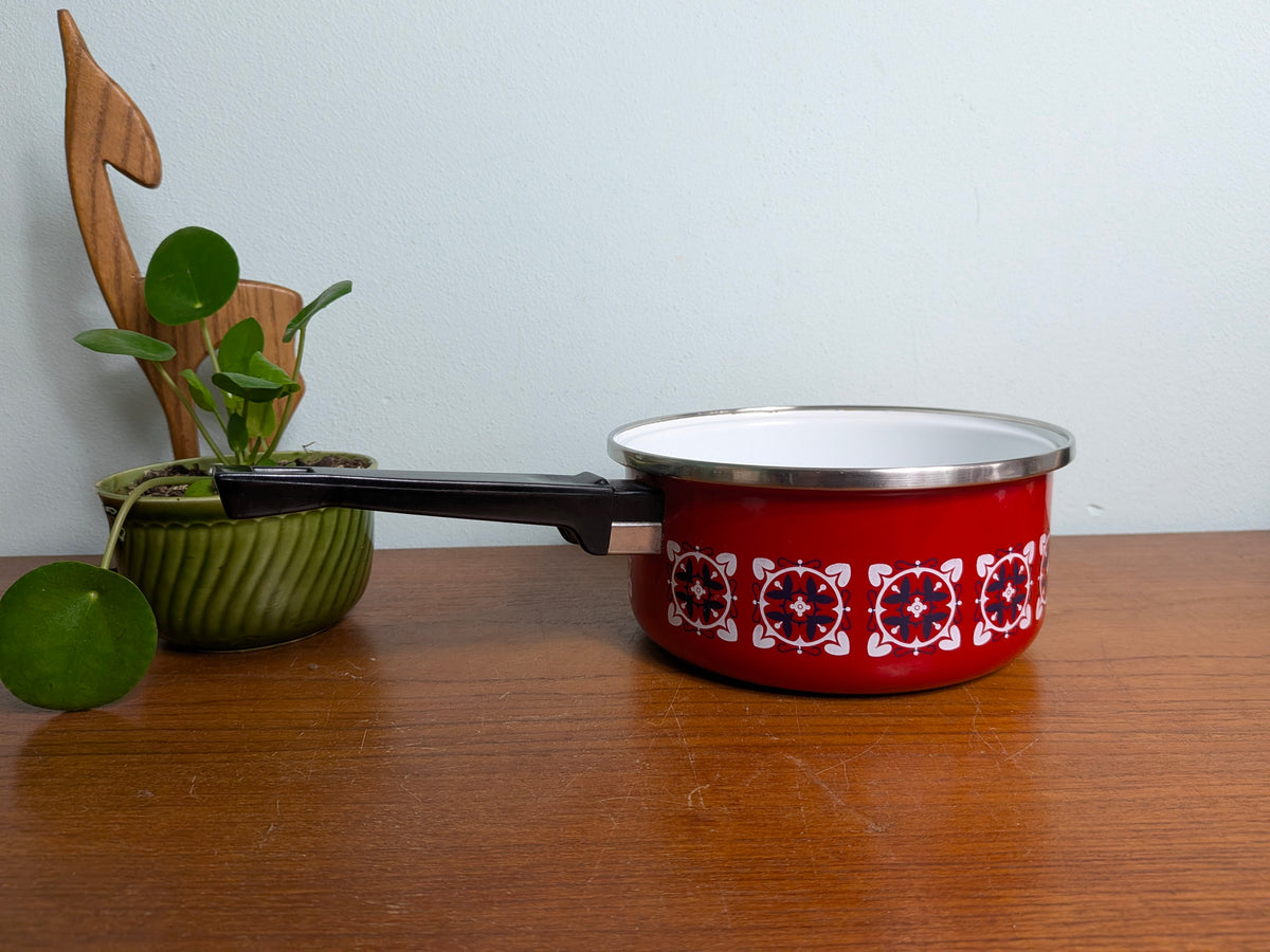 Rode steelpan met retro bloemendecor