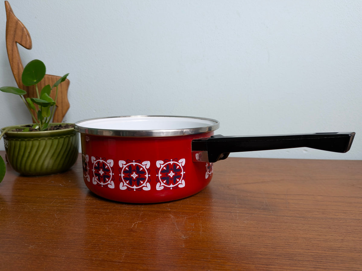 Rode steelpan met retro bloemendecor