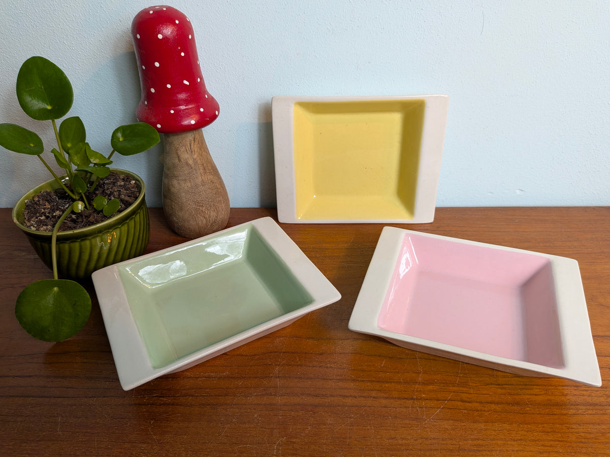 3 Schaaltjes VEB pastelkleuren
